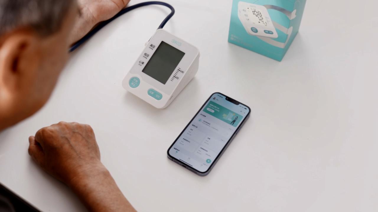 倍科8703臂式電子血壓計開箱報告 自己在家測血壓，快速、簡單、準確！